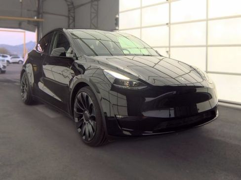 Used 2025 Tesla Model Y Performance AWD/4WD image 3