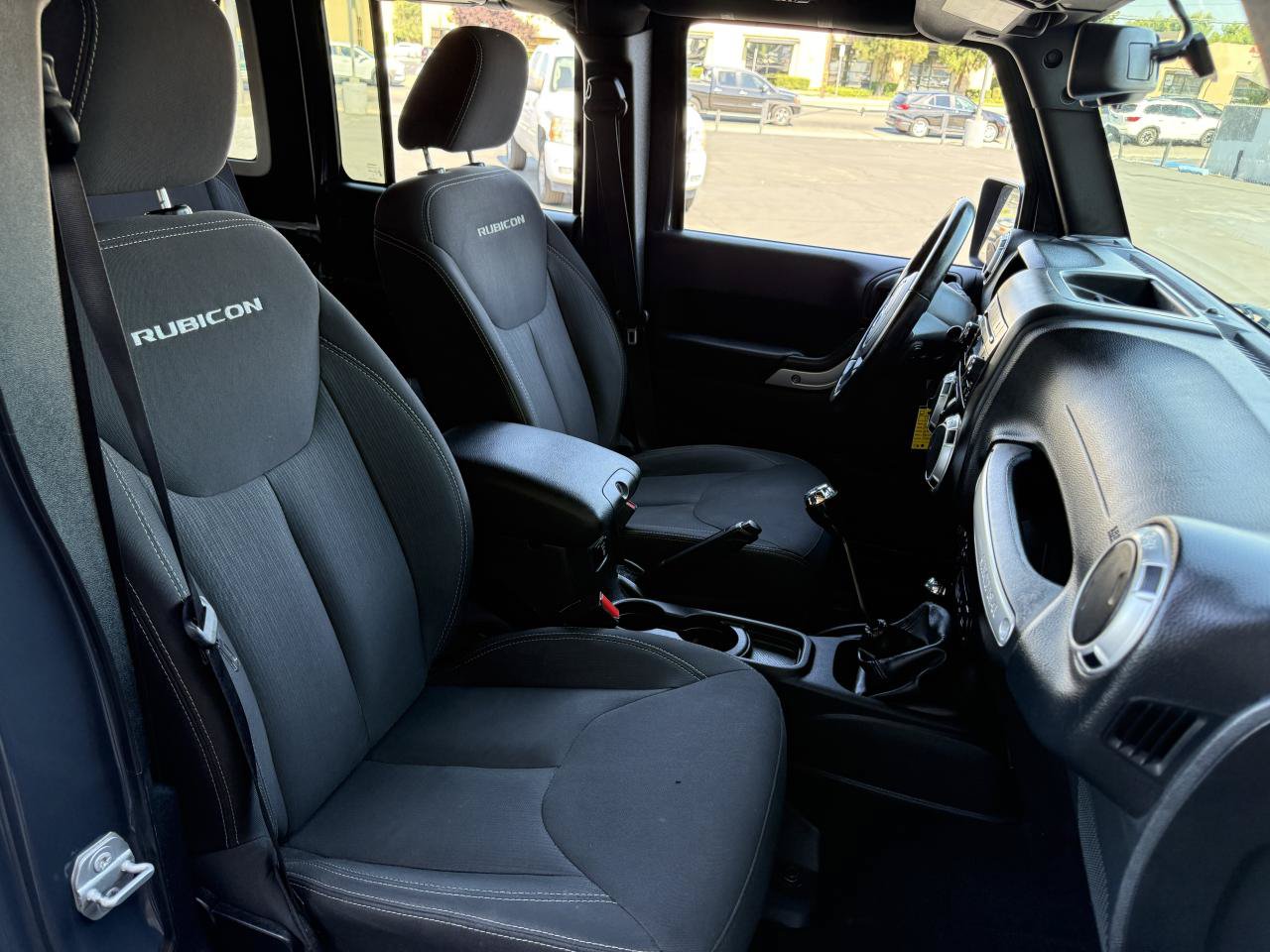 Used 2017 Jeep Wrangler Unlimited Rubicon w/ Cold Weather Group AWD/4WD image 18