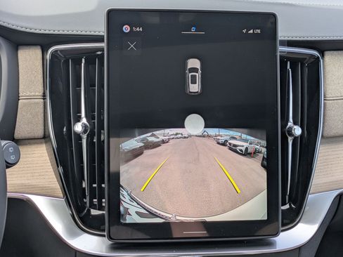 New 2026 Volvo XC90 B5 Core AWD/4WD image 13