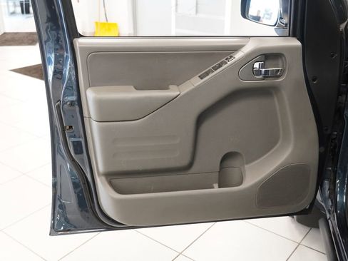 Used 2016 Nissan Frontier SL image 5