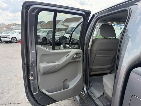 Used 2020 Nissan Frontier SV RWD image 33