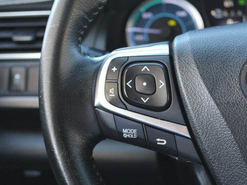 Used 2015 Toyota Camry XLE w/ Moonroof Package FWD image 16