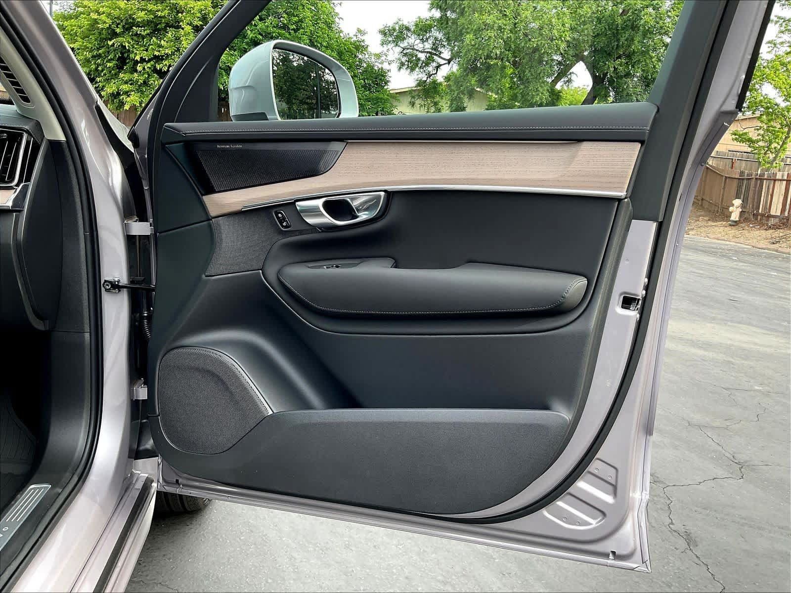 New 2026 Volvo XC90 B5 Plus w/ Protection Package AWD/4WD image 31