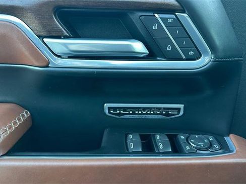 Used 2025 GMC Sierra 1500 Denali Ultimate image 11