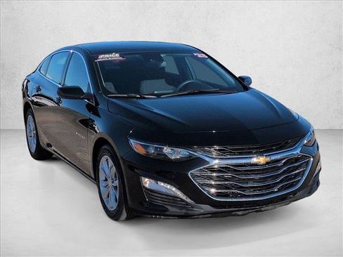 Used 2025 Chevrolet Malibu LT image 3