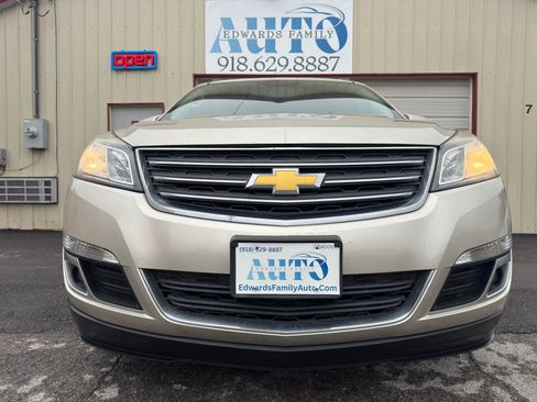 Used 2017 Chevrolet Traverse LT FWD image 4
