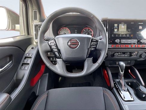 Used 2025 Nissan Frontier PRO-4X w/ Tow Package image 5