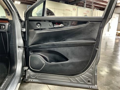 Used 2021 Lincoln Nautilus Reserve image 31