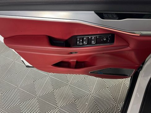 Used 2024 Jeep Wagoneer Launch Edition image 24