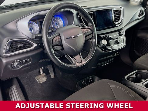 Used 2020 Chrysler Pacifica Touring w/ S Appearance Package image 7