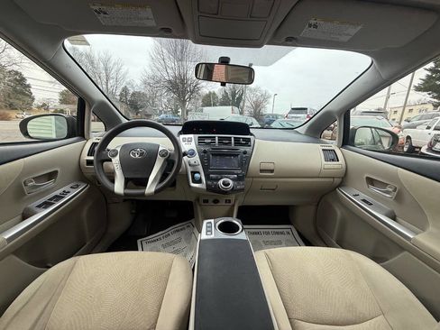 Used 2012 Toyota Prius V Five image 16