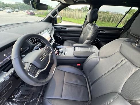 Used 2025 Jeep Wagoneer Series II image 29