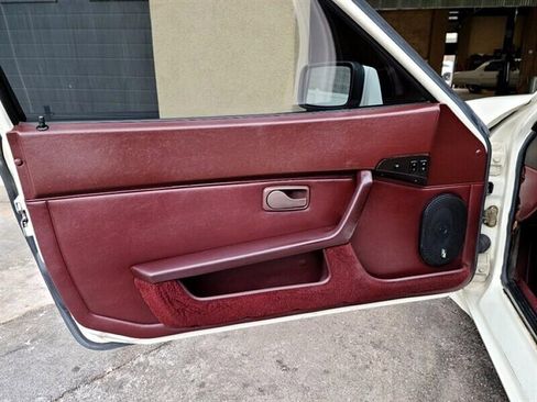 Used 1987 Porsche 944 Turbo image 39