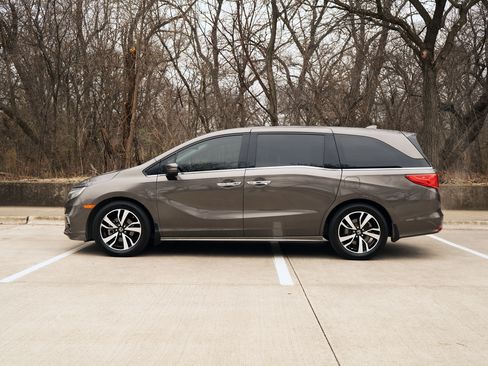 Used 2018 Honda Odyssey Elite image 6