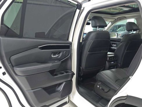 Used 2025 Honda Pilot Touring image 15