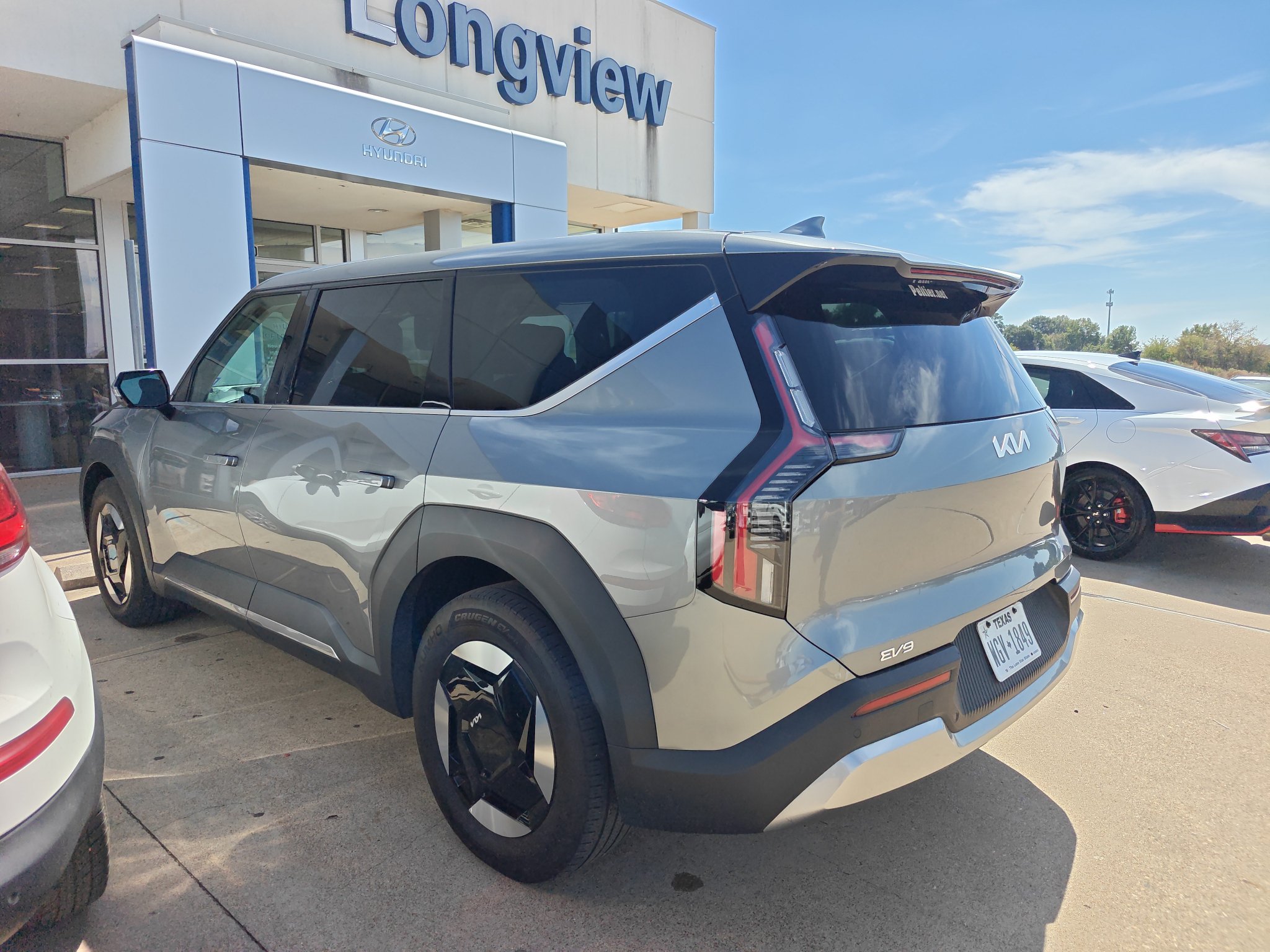 Used 2024 Kia EV9 Light Long Range RWD image 4