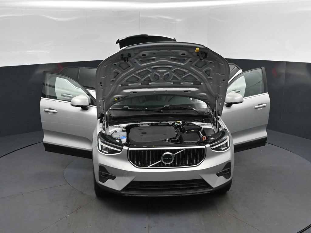 Used 2025 Volvo XC40 B5 Plus AWD/4WD image 52