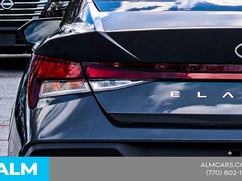 Used 2025 Hyundai Elantra SE image 14