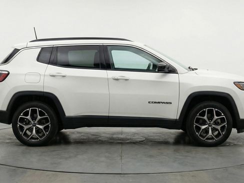 Used 2025 Jeep Compass Limited AWD/4WD image 11