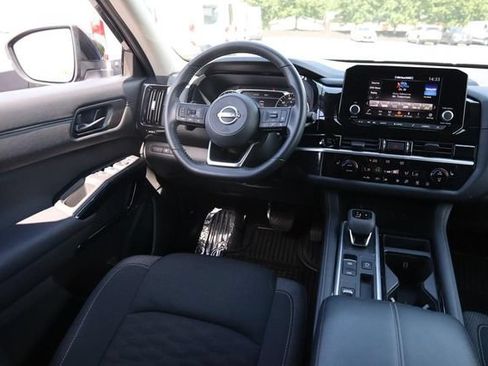 Certified 2025 Nissan Pathfinder SV FWD image 25