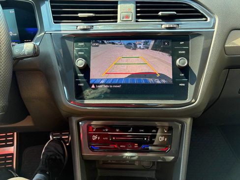 Used 2022 Volkswagen Tiguan SE R-Line image 22