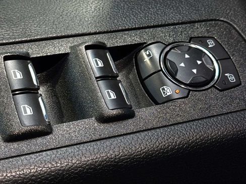 Used 2019 Ford F150 Lariat w/ Equipment Group 502A Luxury AWD/4WD image 18