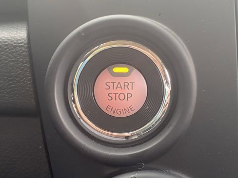 Used 2024 Nissan Titan SV w/ SV Convenience Package image 10