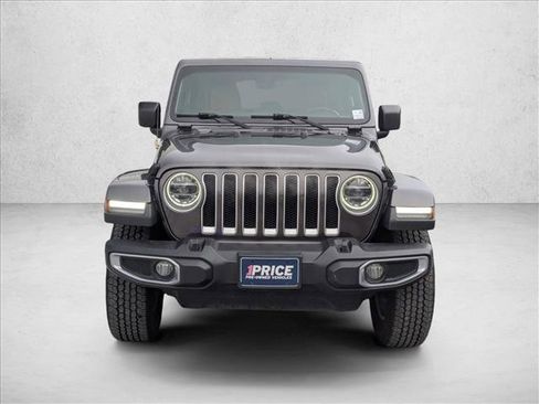 Used 2018 Jeep Wrangler Unlimited Sahara image 2