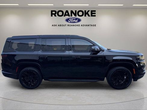 Used 2022 Jeep Wagoneer Series II AWD/4WD image 10