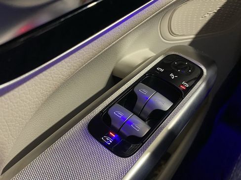 Used 2024 Mercedes-Benz GLC 300 4MATIC image 9
