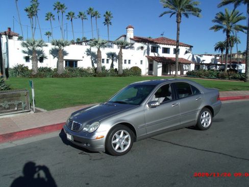 Used 2003 Mercedes-Benz C 320 C 320 4dr Sedan image 2