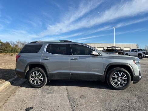 Used 2023 GMC Acadia SLT image 4