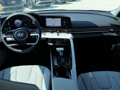 New 2025 Hyundai Elantra Limited image 6