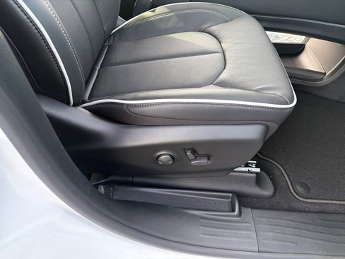 New 2026 Chrysler Pacifica Limited image 18