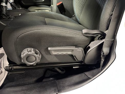 Used 2025 Jeep Wrangler Unlimited Rubicon 4xe w/ Convenience Group image 13