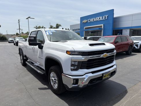 Used 2025 Chevrolet Silverado 2500 LT w/ Convenience Package AWD/4WD image 2