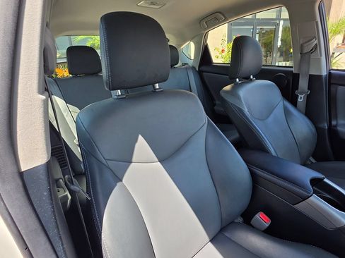 Used 2014 Toyota Prius Prime Advanced FWD image 16