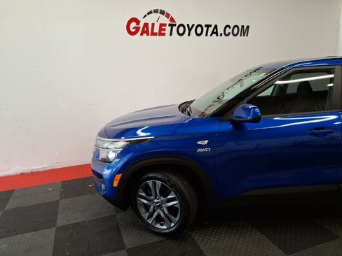 Used 2023 Kia Seltos LX image 3