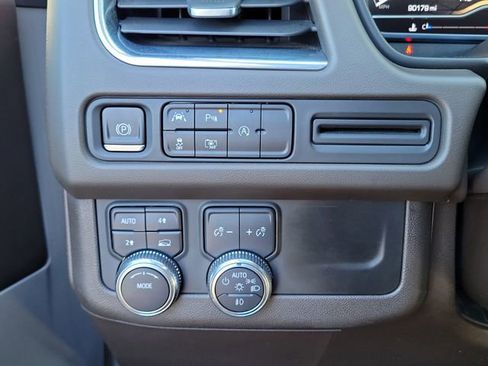 Used 2023 GMC Yukon SLT w/ SLT Luxury Package image 24