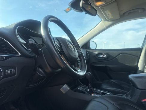 Used 2021 Jeep Cherokee Latitude Plus image 29