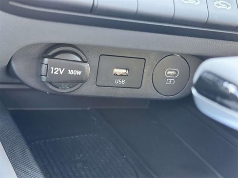 Certified 2025 Hyundai Elantra SEL image 25