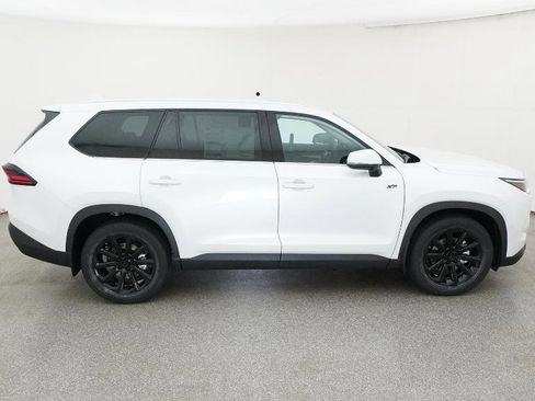 New 2026 Toyota Grand Highlander XLE FWD image 14