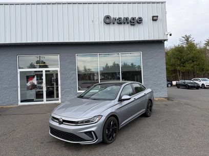 Used 2025 Volkswagen Jetta SE w/ Sunroof Package