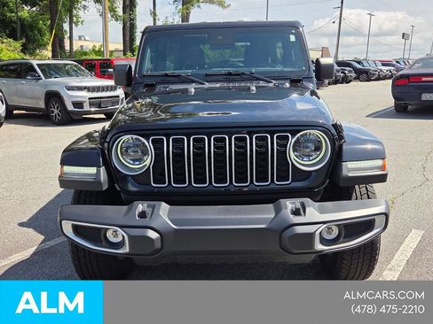 Used 2025 Jeep Wrangler Unlimited Sahara AWD/4WD image 2