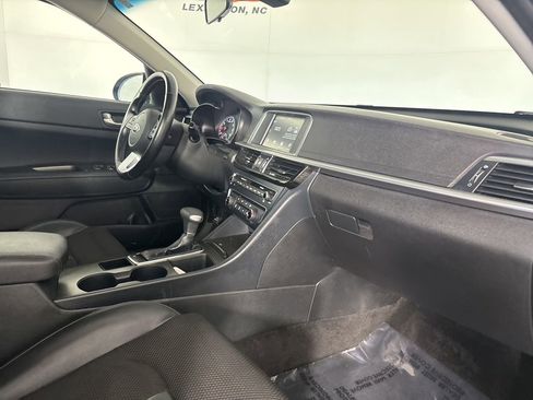 Used 2020 Kia Optima S image 29