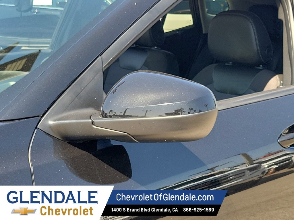 Used 2025 Chevrolet Trax LT FWD image 11
