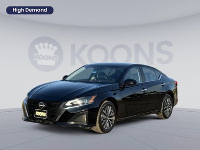 Used 2023 Nissan Altima 2.5 SV