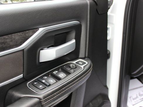 Used 2024 RAM 3500 SLT w/ Quick Order Package 2YG SLT AWD/4WD image 10