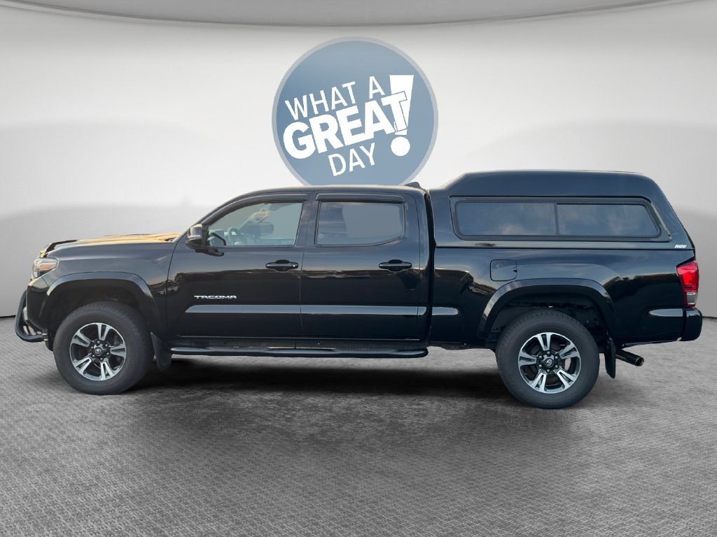 Used 2017 Toyota Tacoma TRD Sport w/ Tow Package AWD/4WD image 7