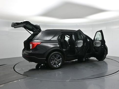 Certified 2022 Ford Explorer XLT w/ Equipment Group 202A image 6